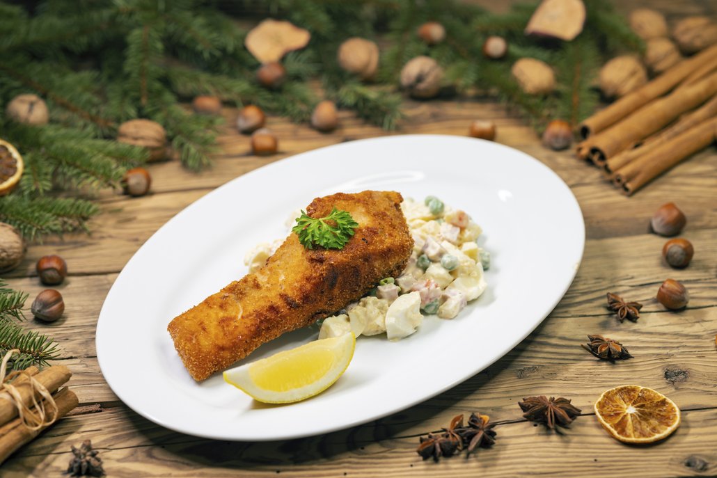 Ryba se salátem se podává třeba i v sousedním Rakousku.
