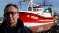 Aymeric Chrzan vedoucí odborového svazu rybářů, pózuje v přístavu Boulogne-sur-Mer ve Francii