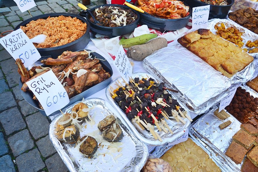 Rybí festival v létě na pražské náplavce překvapil červy