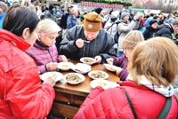 Staroměstské náměstí na Štědrý den zavoní rybí polévkou: Tradičně ji bude rozlévat primátor