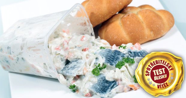 Rybí salát a křupavá houska patří k oblíbeným svačinám. Víme ale, co jíme?