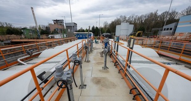 Čistírna v Rybitví vypustila rekordních 44 kilogramů věčných chemikálií.