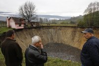 Záhadné zmizení rybníku v Bosně: Zůstal po něm jen kráter!