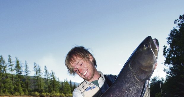 Tajmen je největší lososovitá ryba světa. Pokud chcete ulovit podobně kapitální kousek, známý rybář doporučuje vydat se do odlehlých koutů Mongolska.