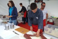 Slavnosti moře na Kraví hoře: Mistrovství ve filetování lososa, ochutnávka netradičních ryb a jižní rytmy
