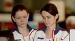 Nikola Zdráhalová a Martina Sáblíková při odletu na olympiádu v Pchjončchangu Nikola Zdráhalová a Martina Sáblíková při odletu na olympiádu v Pchjončchangu