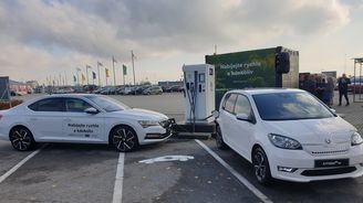 ŠKODA AUTO společně s PRE a izraelskou společností Chakratec přináší do Prahy jedinečnou technologii pro dobíjení elektromobilů