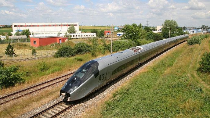 Rychlovlak AGV od francouzského Alstomu na zkušením okruhu v Cerhenicích