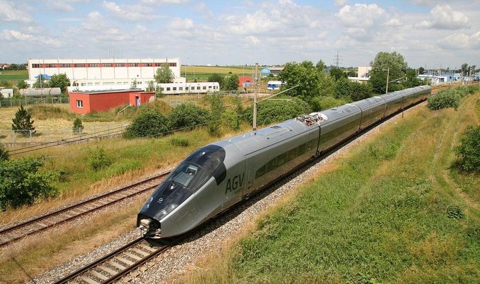 Rychlovlak AGV od francouzského Alstomu na zkušením okruhu v Cerhenicích