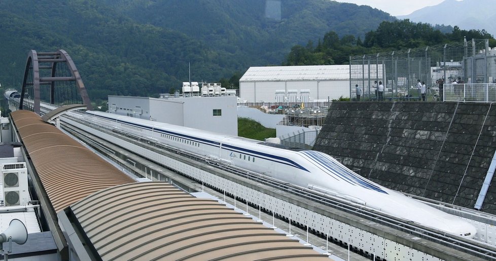 Rychlovlak v Japonsku, který při testovací jízdě překonal rychlost 500 kilometrů v hodině.