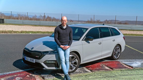 S Octavií Combi RS 2.0 TDI v Mostě: Kolik žere na okruhu v plném zápřahu? 