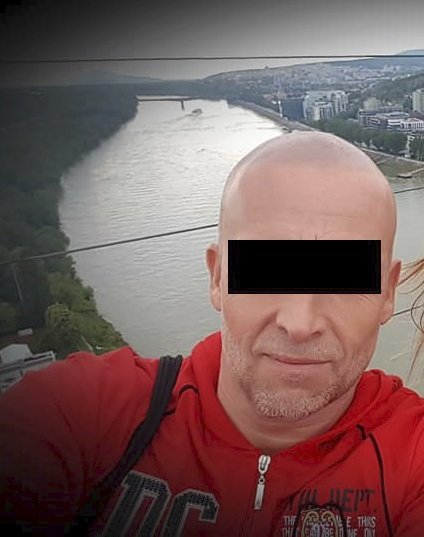 Vladislav na náměstí v Rychnově nad Kněžnou zastřelil manželku Helenu (†47)