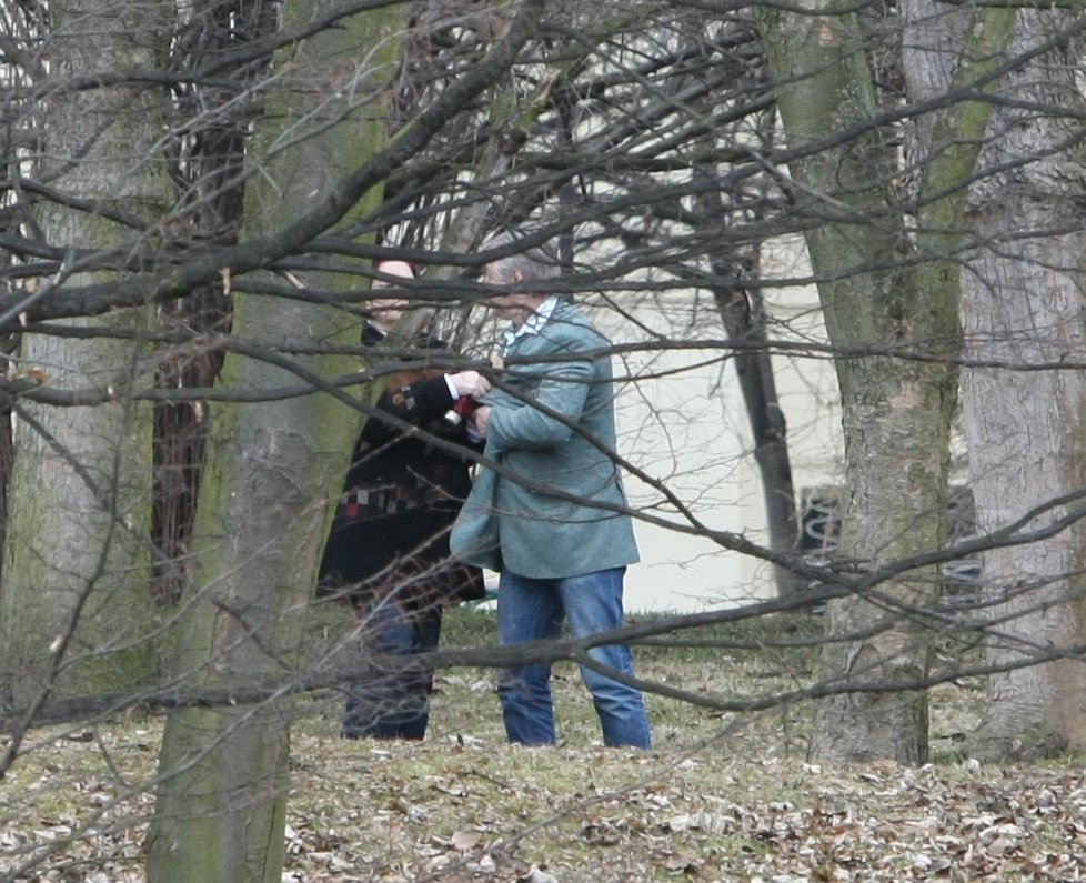 Darina se na Josefa doslova vrhla