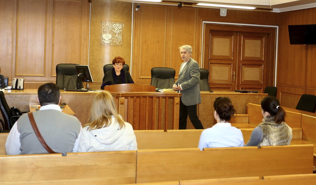 Josef Rychtář je u soudu jako doma.