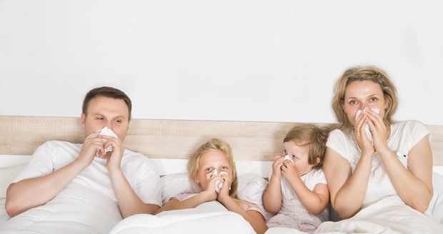Mužská rýmička: Proč otcové s nudlí u nosu trpí více než matky? 