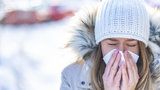 Rychlé babské rady proti nachlazení: Vyzrajte na kašel, rýmu i škrábání v krku!