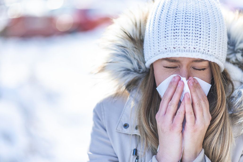 Dlouhá vlhká a mírná zima přinesla riziko častých nachlazení, chřipek a nyní čelíme také epidemii koronaviru