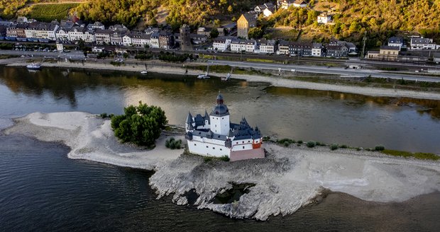 Vedro trápí sousedy: Rýn u kritického bodu, velké lodě mají stopku. Dojde na přerušení dopravy?