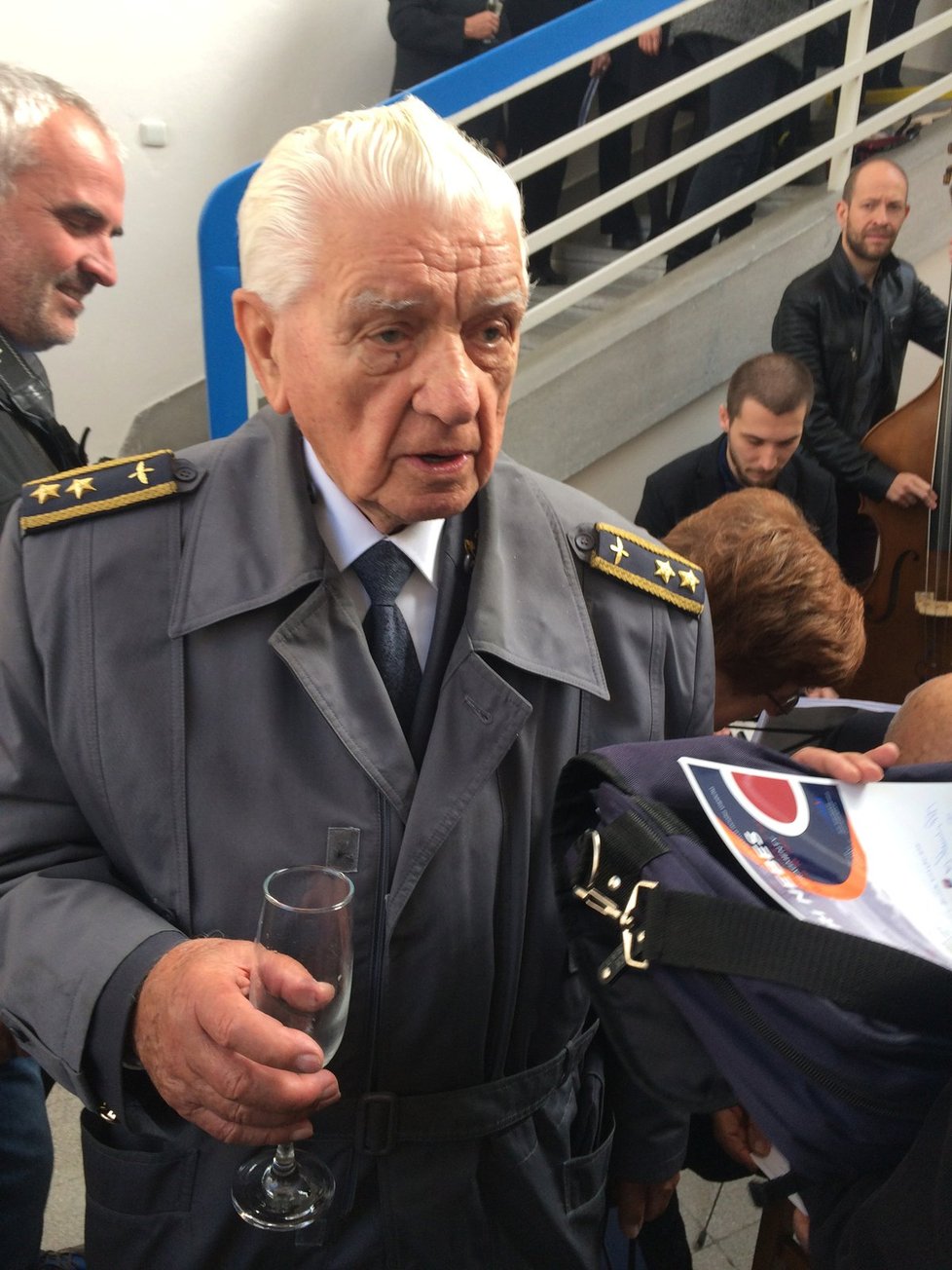 Loňskou výstavu Rytíři nebes na brněnském výstavišti si nenechal ujít ani generálmajor Emil Boček (94).