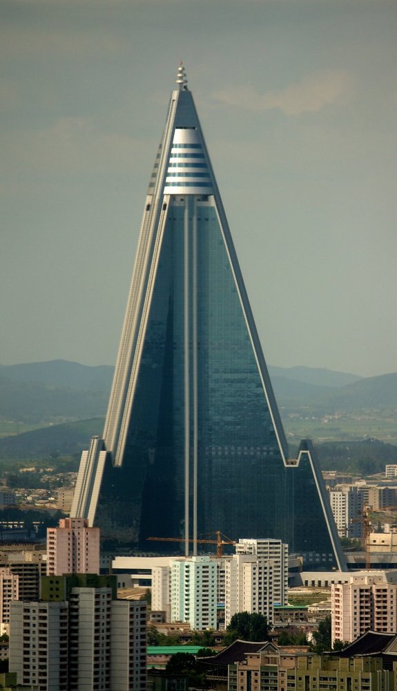 Nedostavěná největší budova na světě vypadá jako troska