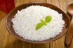 Jak správně vařit rýži? Přidejte lžičku citronu a nezdvihejte pokličku