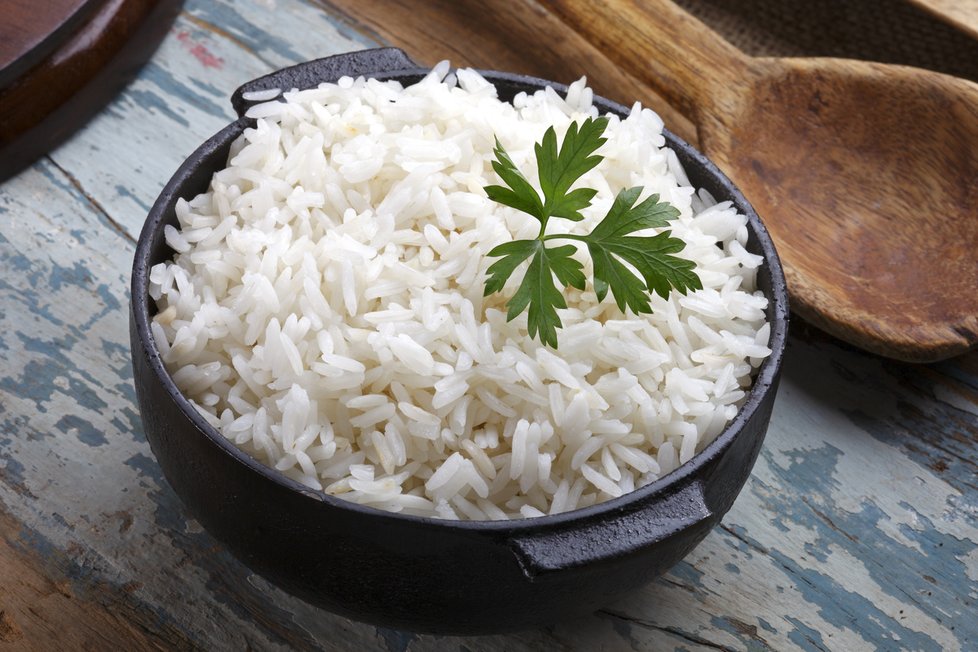 Rýže by se měla jíst při těžších žaludečních obtížích, nedráždí totiž žaludek.
