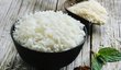 Rýži můžete před restováním trochu osolit