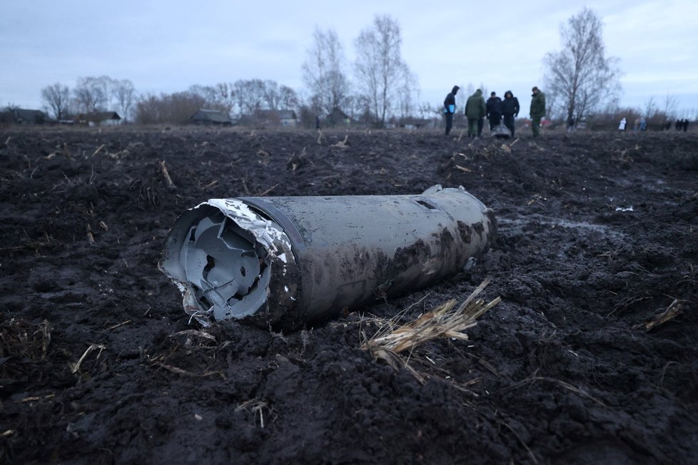 Snímky zbytků rakety S-300, které podle Běloruska vypálila na jeho území Ukrajina