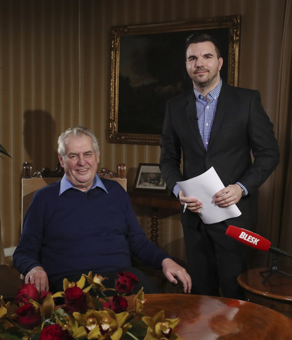 Živě vysílaný pořad S prezidentem v Lánech 8.1.2017. Miloš Zeman s moderátorem Davidem Vaníčkem