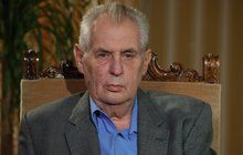 Kvůli lživému článku o srpnové invazi 1968 Zeman zuřil a Medveděv se kál!