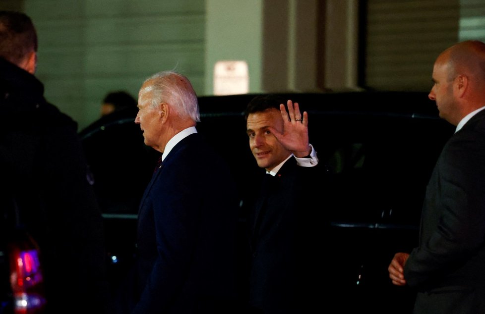 Americký prezident Joe Biden a francouzský prezident Emmanuel Macron.