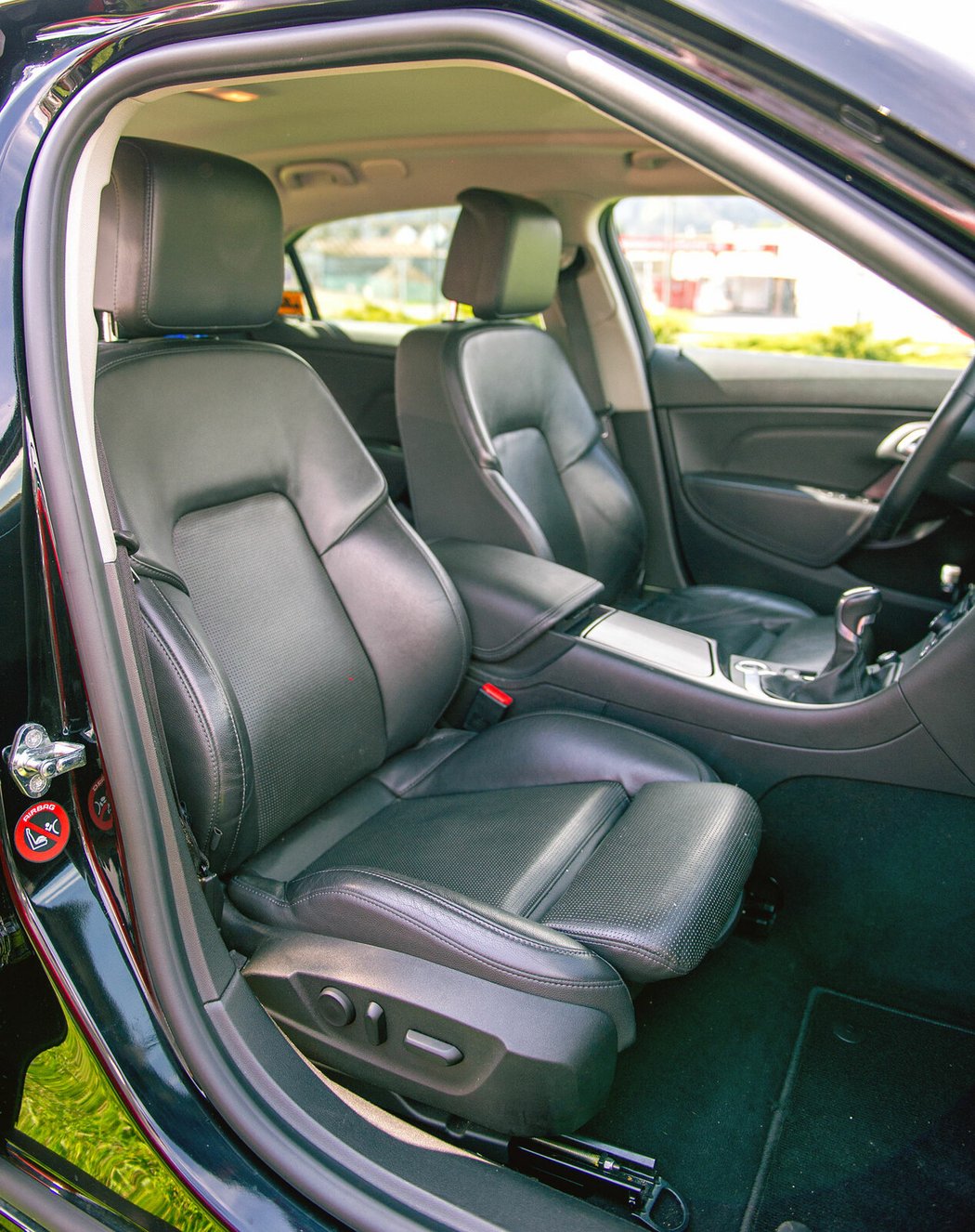 Vrcholná verze předních sedadel modelu 9-5 nabízela možnost elektrického seřizování, vyhřívání i odvětrávání
