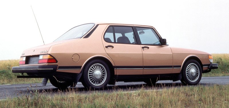 Saab 900