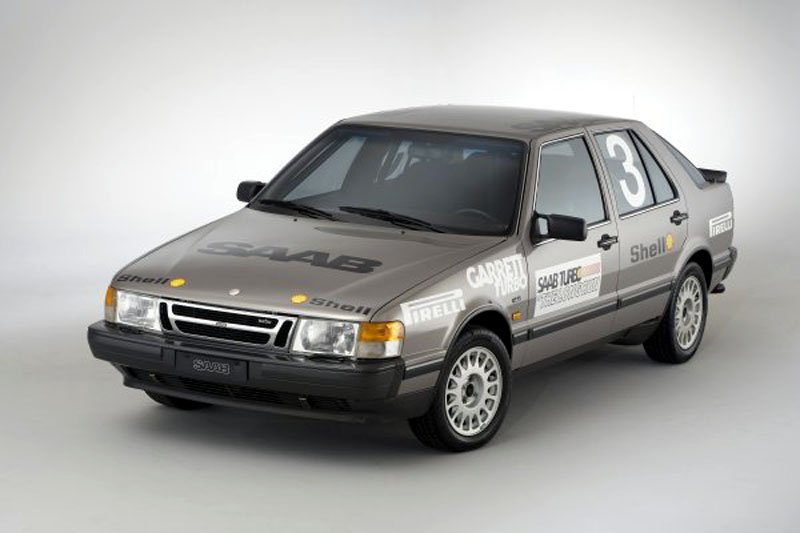 Svoji spolehlivost prokázaly vozy Saab 9000 Turbo na závodní dráze Talladega v americké Alabamě. Tři vozy tam ujely za 20 dní 100 000 km.