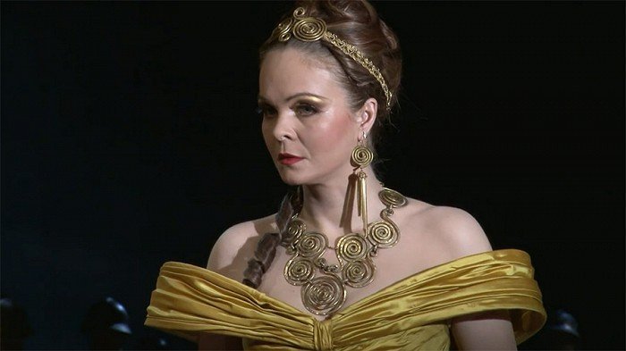 2013 -  Jako Trojská Helena v Shakespearově tragédii Troilus a Kressida.