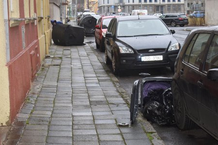 Nad Českem se prohnal orkán Sabine. Hasiči po celý den likvidovali následky: popadané stromy, zničené vedení, popadané sloupy, zničená auta, vytopené sklepy a ulítlé střechy