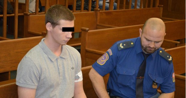 Patrik K. (21), obžalovaný z vraždy Sabiny (†26), u sodu popřel svou vinu a tvrdí, že přiznání z něj vynutili policisté.