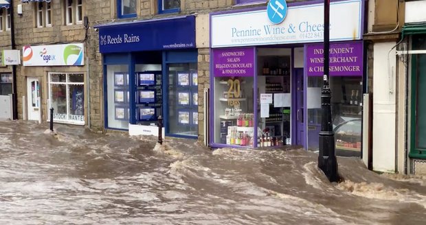 Bouře Ciara způsobila povodně v Hebden Bridge ve Velké Británii (9. 2. 2020).