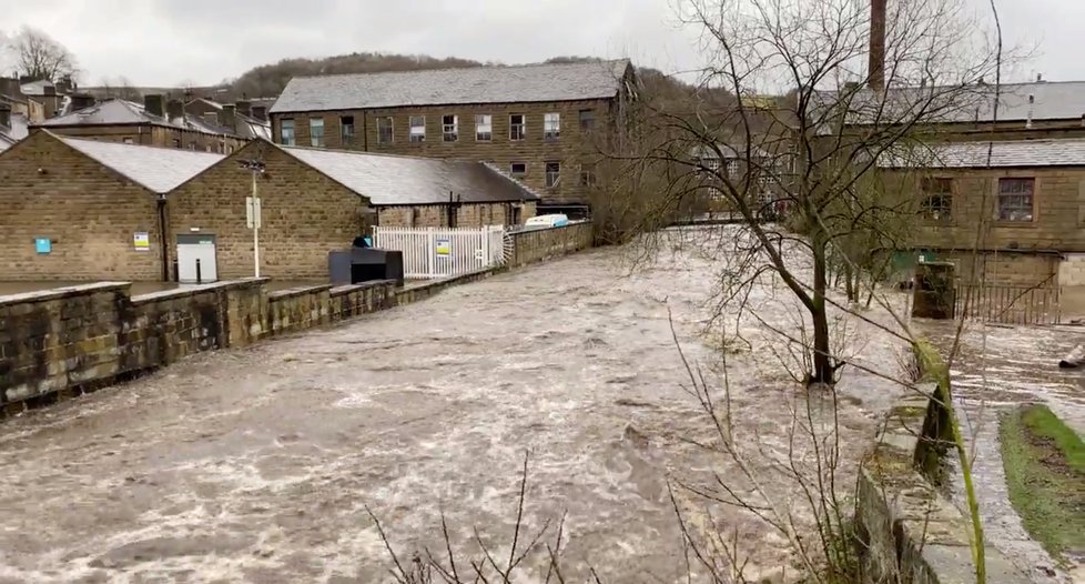 Bouře Ciara způsobila povodně v Hebden Bridge ve Velké Británii (9. 2. 2020).