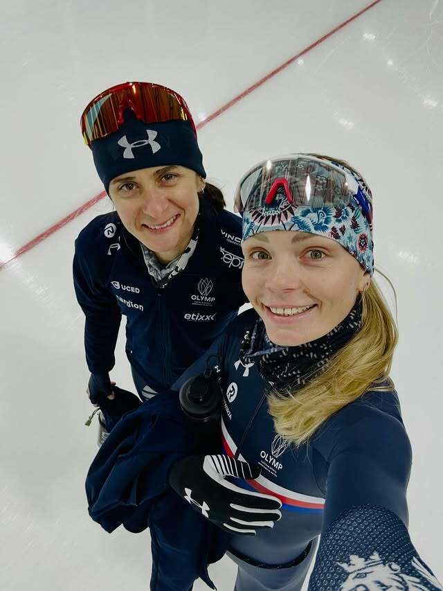 Hrdličky z oválu Sáblíková a Zdráhalová: První pusa! Hrdličky z oválu Sáblíková a Zdráhalová: První pusa!