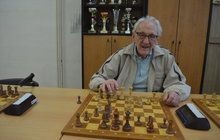 Karel Koval (98): Šachy si bystří mozek 82 roků