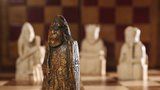 Šachová figurka v šuplíku měla cenu milionů: Vyřezal ji Viking?
