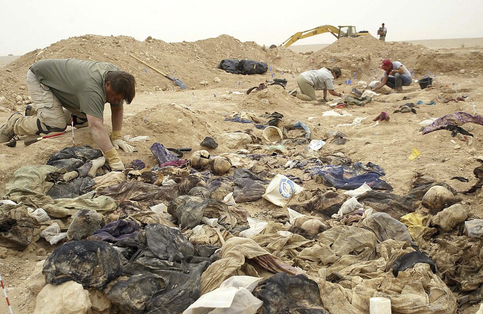 Masové hroby zavražděných Kurdů.