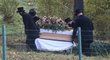 Na hřbitově v Trenčíně se konal pohřeb hokejisty klubu Bratislava Capitals Borise Sádeckého, který zemřel 3. listopadu 2021, pět dní po jeho kolapsu v utkání Ice Hockey League v Dornbirnu