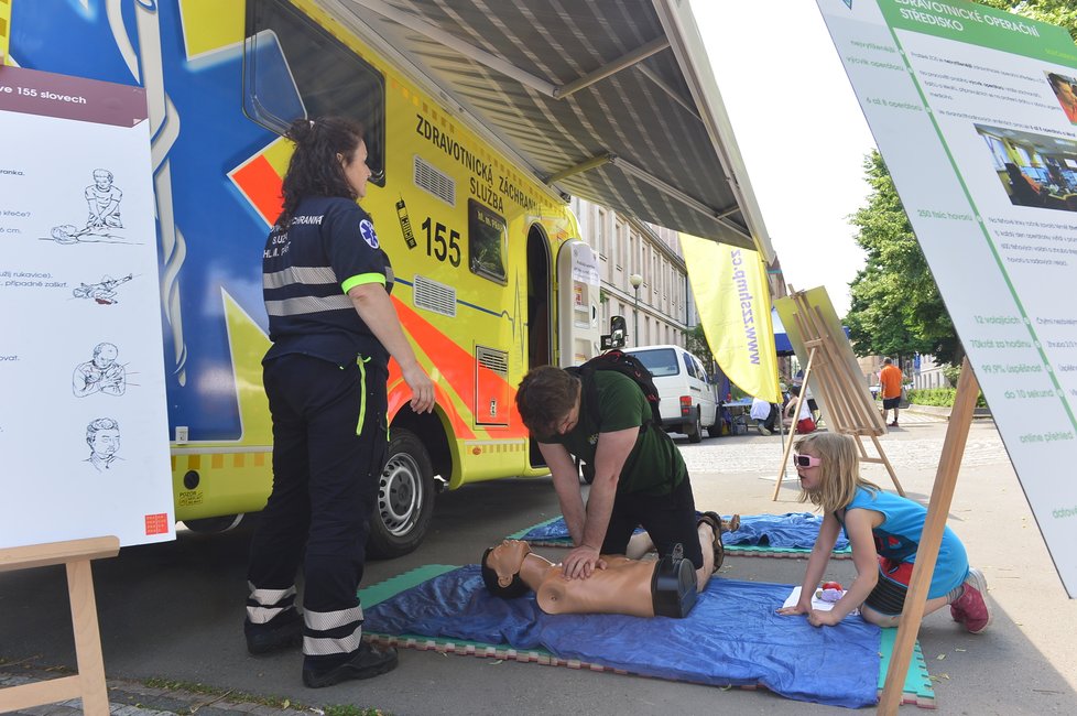 Na akci Den zdraví se ukázali i příslušníci ZZS Praha