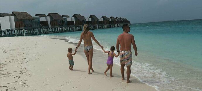 Rodinka se nedávno vrátila z dovolené na Maledivách