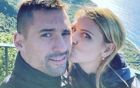 Hokejista Tomáš Plekanec se svou milovanou Lucií Šafářovou