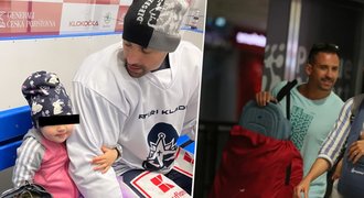 Dcera Plekance poprvé okusila tátův denní chleba: V princeznovské sukni vyrazila na led Dcera Plekance poprvé okusila tátův denní chleba: V princeznovské sukni vyrazila na led