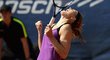 Tenistka Lucie Šafářová slaví triumf na Prague Open