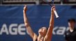 Tenistka Lucie Šafářová slaví triumf na Prague Open